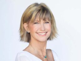 olivia newton john golpea a todas las notas correctas en la nueva edición de la pausa r